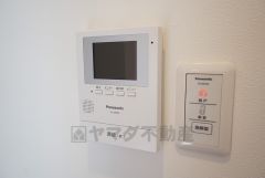 防犯性、セキュリティ対策に安心できるテレビモニター付きインターフォンです。セールスマン対策にもなり安心できます。
