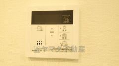 キッチン横からボタンひとつで操作が楽々。