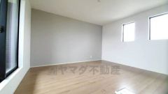 9.5帖と広めの主寝室はダブルベッドも余裕で配置できます。