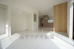 家族が集まる開放的なリビング。約22帖の大空間で毎日のお食事が楽しみです。思い思いの時間を過ごしたり、家族みんなで食事をしたり、素敵な団らんの場になりますね＾＾