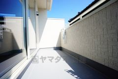 陽当たりの良いバルコニーです。お洗濯やお布団干しはもちろん、日光浴スペースにも。