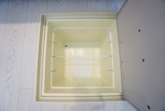 同仕様写真。キッチンに床下収納があります。長期保存ができるもの、調理器具、防災グッズを入れておくのもいいですね。