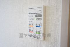 浴室換気暖房乾燥機付きなので、雨の日も気にせず洗濯物が干せます。