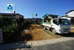 現地（2026年9月30日）撮影。水回りが隣接しており家事導線がスムーズです。玄関横に駐輪スペース付き＾＾雨風をしのいで安心して保管できます＾＾