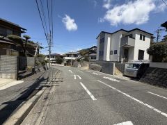 大型車の通行が少なく、騒音や振動が少ないので静かで快適な生活を送れます。小さなお子様を持つご家庭にも安心です。