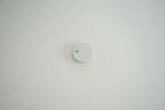 火災報知器が設置されていることで、火災の発生をいち早く感知し、就寝中や留守中でも素早く危険を知らせてくれるため、家族の安全を確保し被害を最小限に抑えられます。