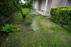 お子様と公園に行けない日も、のびのびお庭で遊べるのがうれしいですね。ガーデニングやお子様のプールなど大活躍です＾＾