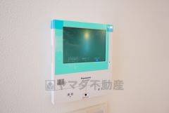 防犯性、セキュリティ対策に安心できるテレビモニター付きインターフォンです。セールスマン対策にもなり安心できます。