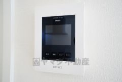 防犯性、セキュリティ対策に安心できるテレビモニター付きインターフォンです。セールスマン対策にもなり安心できます。