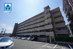 スーパー、コンビニ、ドラッグストアが徒歩7分圏内＾＾子育てファミリーに嬉しい立地、家族で安心して暮らせる住まい。
