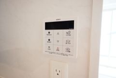 キッチン横からボタンひとつで操作が楽々。