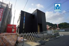 現地（2026年10月1日）撮影。1号地。多目的な使い方が楽しめる2.5帖のバックヤードを完備＾＾全室2面採光で日当たり、風通し良好です＾＾