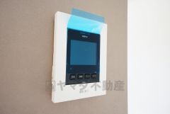 防犯性、セキュリティ対策に安心できるテレビモニター付きインターフォンです。セールスマン対策にもなり安心できます。