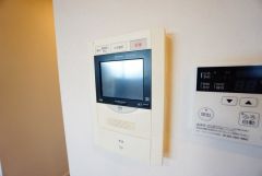 防犯はもちろん、セールスマン対策にもなるモニター付きインターホンです。お子さん1人での留守番時にも活躍しそうです。