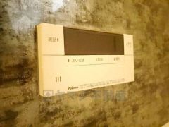 湯量・湯温の設定、そして保温までワンタッチのフルオートバス。便利な追い炊き機能付きです。