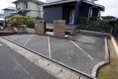 駐車スペースはゆとりある2台分を確保。マイカー用に、お客さま用に、余裕を持ってご利用いただけます。