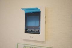 防犯性、セキュリティ対策に安心できるテレビモニター付きインターフォンです。セールスマン対策にもなり安心できます。