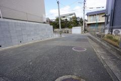 死角が少なく防犯性の高い二方道路。