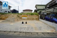 1号棟。大通りから離れた静かな住宅街。車通りも少なく安心です＾＾