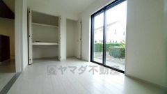 あると嬉しい1階の一部屋。お子様のお昼寝スペースや客間、お友達やご親戚のお泊り部屋としても使えます。