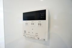 おいだき機能つきなのでお風呂に入る時間が異なるご家庭には嬉しいですね。ボタン一つで快適で便利な生活が＾＾