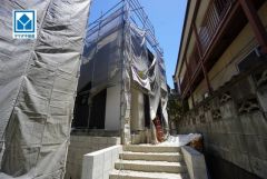 現地（2025年7月）撮影。若宮小学校まで徒歩6分と近く、お子様も無理なく通えます。快適でゆとりのある生活空間で新生活を始めましょう^^
