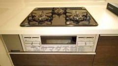 複数の調理を一度に行うことができる3口コンロ。効率よくお料理が出来ます。毎日のお料理も楽しくなりますね＾＾