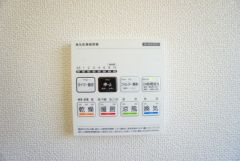 浴室暖房乾燥機付き＾＾梅雨の時期や花粉、PM2.5が酷いときなどの洗濯を干すのに重宝しそうですね＾＾