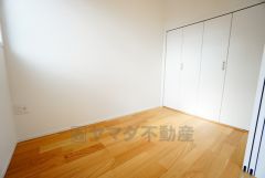 クローゼット付きなので、すっきりと整理整頓でき気持ちよく過ごせますね＾＾