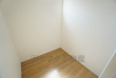 同仕様写真。フリースペースは収納スペースとしてはもちろん、ワークスペースやキッズスペースなど多目的に活用することが出来ます。