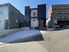 住人以外の車の進入も少なく、小さなお子様を持つご家庭にも安心です。大型車の通行が少なく、騒音や振動が少ないので静かで快適な生活を送れます。