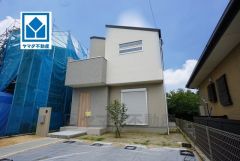一戸建ての多いエリア。落ち着いた雰囲気で快適な生活を送れます。お気に入りの家具とインテリアで素敵な部屋を作りましょう。