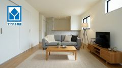 家具はイメージです。家族が集まる開放的なリビング。思い思いの時間を過ごしたり食事をしたり、素敵な団らんの場になりますね。