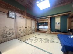 ホッとできる和室を用意。お子様のお昼寝スペースや書斎としてなど、いろいろとお使い頂けます。客間、お友達やご親戚のお泊り部屋としても＾＾
