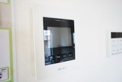 防犯性、セキュリティ対策に安心できるテレビモニター付きインターフォンです。セールスマン対策にもなり安心できます。