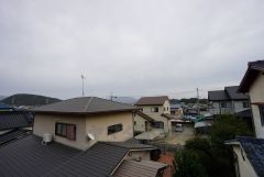 2階バルコニーからの眺望です。南向きで、日当たりも良好。お洗濯物が良く乾きます。