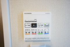 浴室暖房乾燥機付き＾＾梅雨の時期や花粉、PM2.5が酷いときなどの洗濯を干すのに重宝しそうですね＾＾