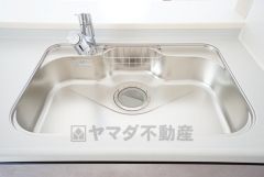 広々とした凸型シンクに洗剤ポケットを標準装備。大きなお鍋など洗いやすいです。