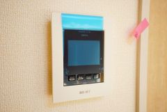 防犯性、セキュリティ対策に安心できるテレビモニター付きインターフォンです。セールスマン対策にもなり安心できます。