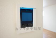 防犯性、セキュリティ対策に安心できるテレビモニター付きインターフォンです。セールスマン対策にもなり安心できます。