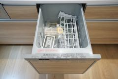 同仕様写真。炊事時間を大幅に短縮できる食器洗浄乾燥機付き＾＾食器を洗う手間が減るので家族とのコミュニケーションの時間や自分の時間が増えますね。
