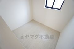 フリースペースはデスクを設置して書斎としても活用できますが、奥行きがあるので布団や衣替えの衣装なども楽々収納できます。