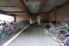 大切な自転車を守れるよう屋根付きの駐輪場確保＾＾