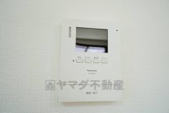 防犯性、セキュリティ対策に安心できるテレビモニター付きインターフォンです。セールスマン対策にもなり安心できます。