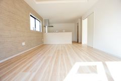断熱性能の窓ガラスを採用。省エネ、光熱費カットにも貢献します。夏は涼しく、冬は暖かく快適に過ごせますよ＾＾