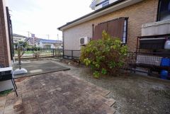 お子様と公園に行けない日も、のびのびお庭で遊べるのがうれしいですね。ガーデニングやお子様のプールなど大活躍です＾＾