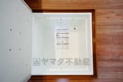 キッチンにある床下収納は、居住スペースを減らさずに買い置きの調味料や非常食などを保管することができます。