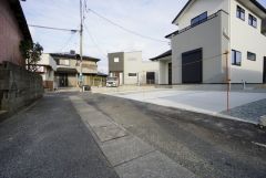 大型車の通行が少なく、騒音や振動が少ないので静かで快適な生活を送れます。