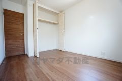 同仕様写真。各部屋に収納が完備されているので、お荷物が増えても安心の設計です。