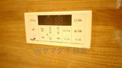 湯量・湯温の設定、そして保温までワンタッチのフルオートバス。便利な追い炊き機能付きです。